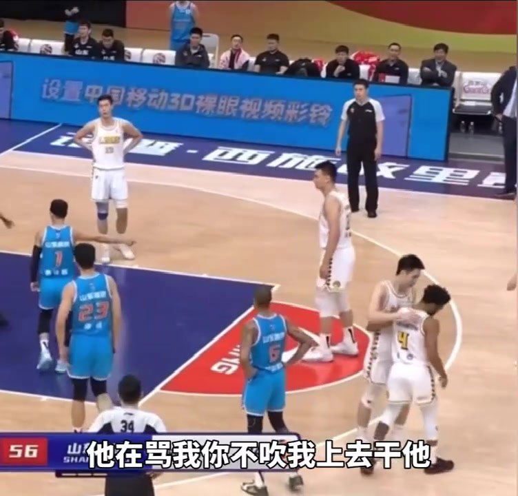 被庫(kù)克罵毛了？高詩(shī)巖對(duì)裁判說(shuō)：他再罵我你不吹，我就上去干他?。ǜ咴?shī)巖對(duì)新疆）