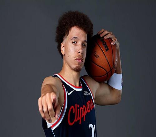 組織和串聯(lián)能力相當(dāng)不錯，快船第三陣容中還隱藏著一個小保羅